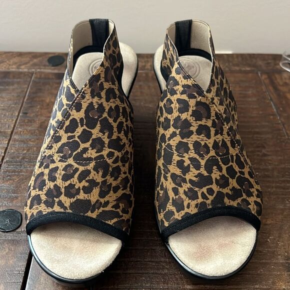 Charleston Shoe Co Wedge Sandals Slingback Size 8 - Picture 3 of 11